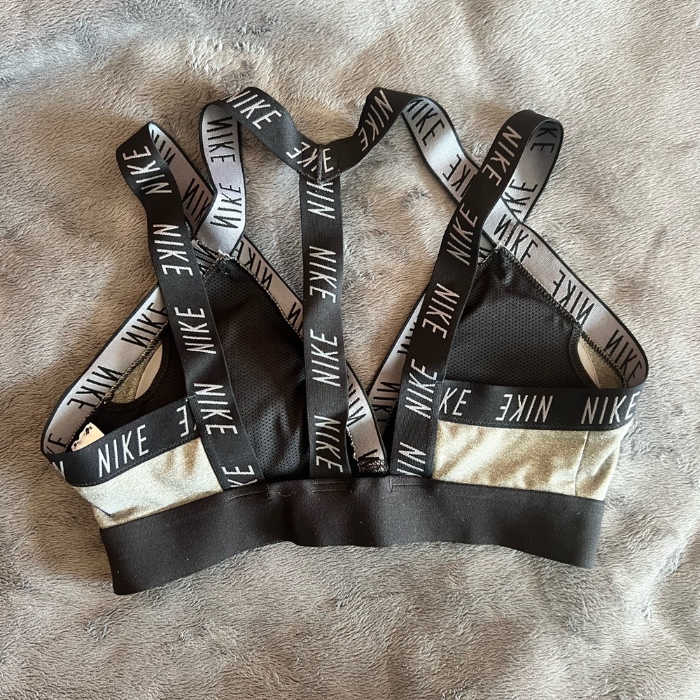 Nike Gray and Black Women's Bralette 🤸⛹️♀️ - Picture 2 of 3